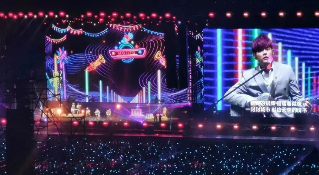 周杰伦马来西亚演唱会,银河官网透明屏和荧光棒系列产品“燃爆”全场！