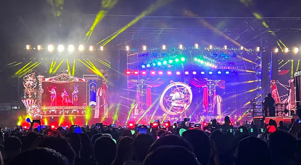 银河官网LED冰屏和荧光棒系列产品“嗨爆”周杰伦悉尼演唱会！